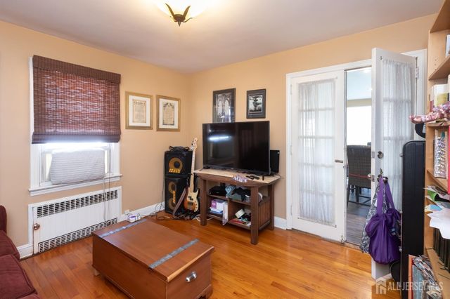 39 S 5th Avenue, Highland Park, NJ 08904