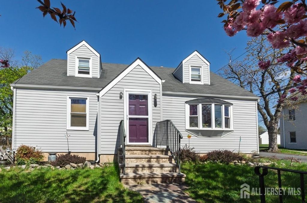 39 S 5th Avenue, Highland Park, NJ 08904