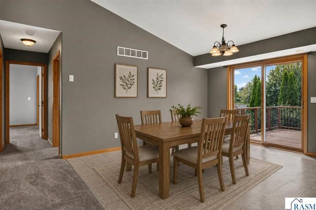 206 Hunters Court, Eagle Lake, MN 56024