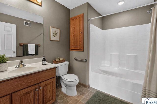 206 Hunters Court, Eagle Lake, MN 56024
