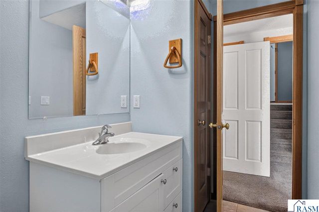 206 Hunters Court, Eagle Lake, MN 56024