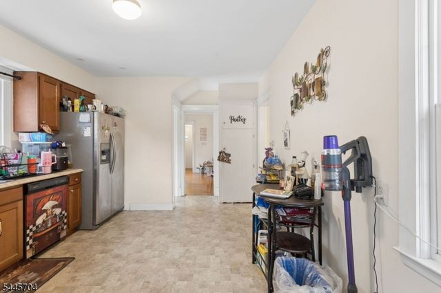 42 S State St, Vineland City, NJ 08360