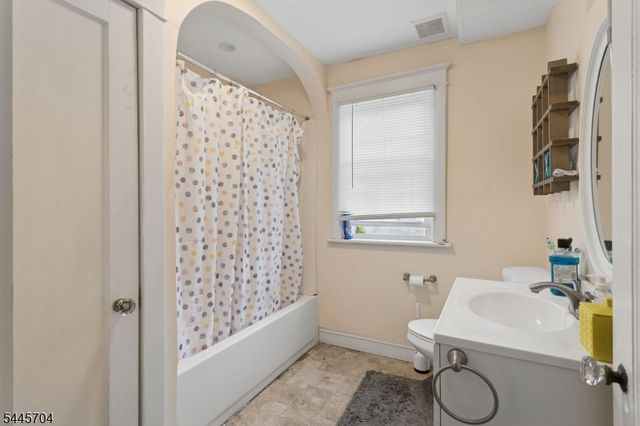 42 S State St, Vineland City, NJ 08360