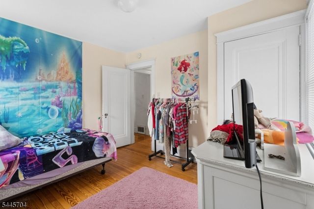 42 S State St, Vineland City, NJ 08360