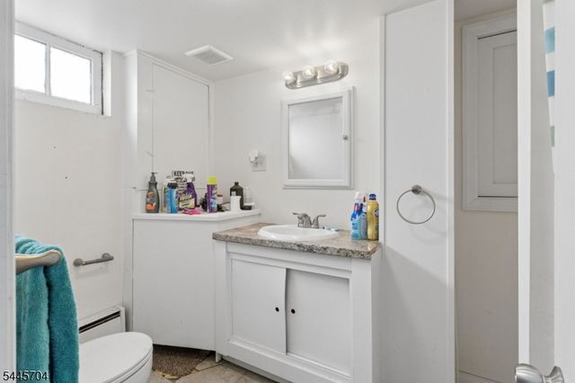 42 S State St, Vineland City, NJ 08360