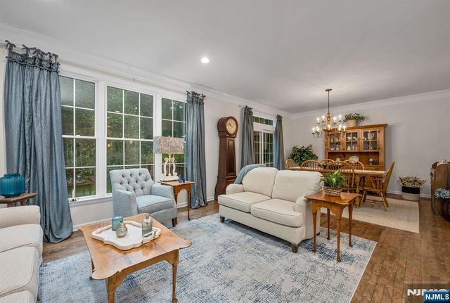 4 Kingsley Evans Circle, Oakland, NJ 07436