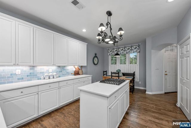 4 Kingsley Evans Circle, Oakland, NJ 07436