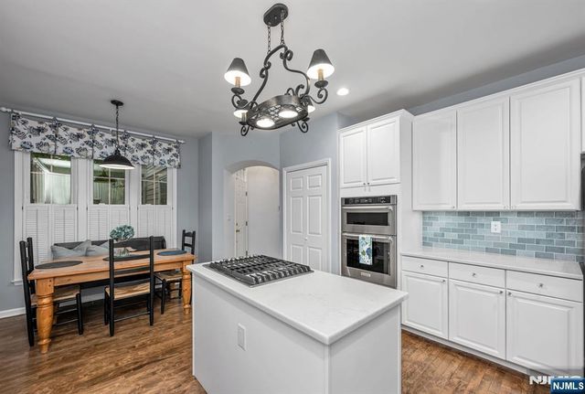 4 Kingsley Evans Circle, Oakland, NJ 07436