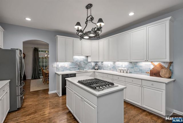 4 Kingsley Evans Circle, Oakland, NJ 07436