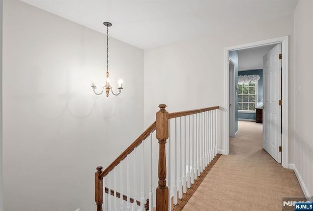 4 Kingsley Evans Circle, Oakland, NJ 07436