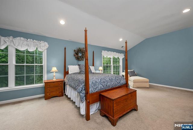 4 Kingsley Evans Circle, Oakland, NJ 07436