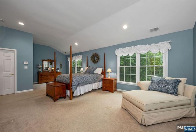 4 Kingsley Evans Circle, Oakland, NJ 07436