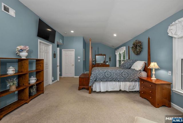 4 Kingsley Evans Circle, Oakland, NJ 07436