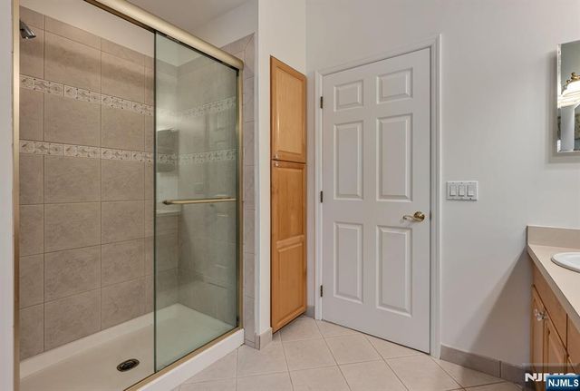 4 Kingsley Evans Circle, Oakland, NJ 07436