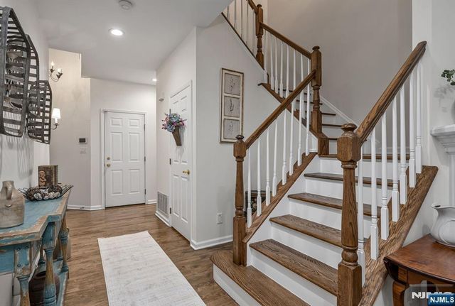 4 Kingsley Evans Circle, Oakland, NJ 07436