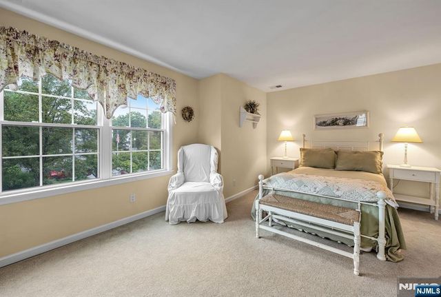 4 Kingsley Evans Circle, Oakland, NJ 07436