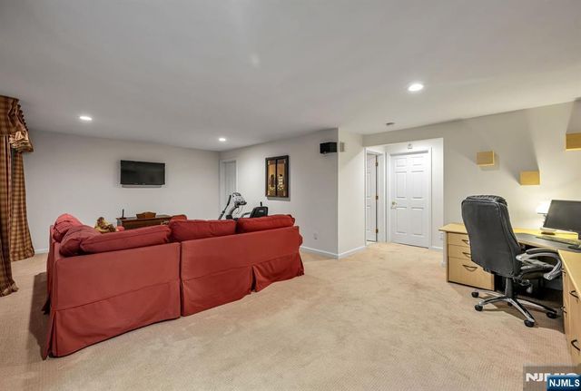 4 Kingsley Evans Circle, Oakland, NJ 07436