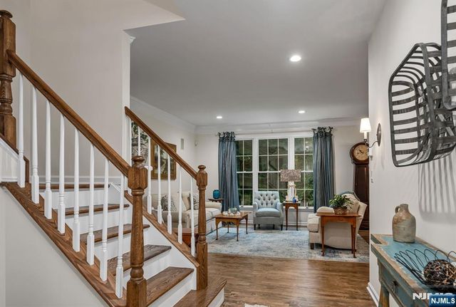4 Kingsley Evans Circle, Oakland, NJ 07436