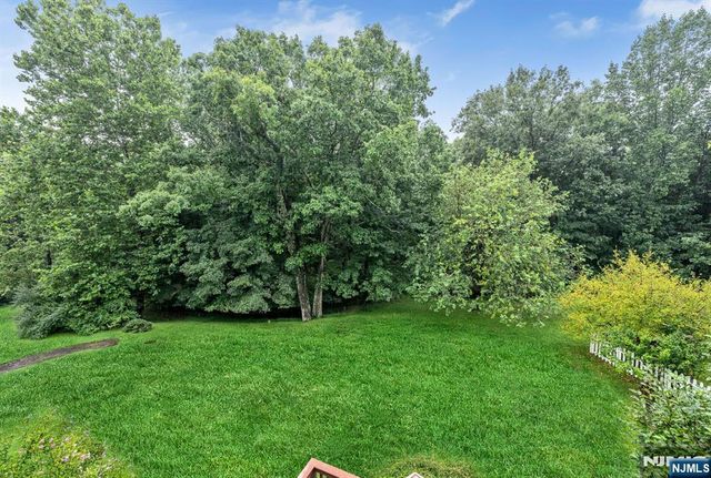 4 Kingsley Evans Circle, Oakland, NJ 07436