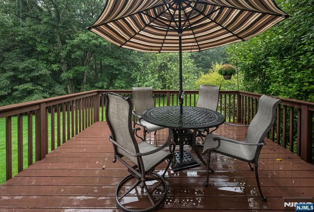 4 Kingsley Evans Circle, Oakland, NJ 07436