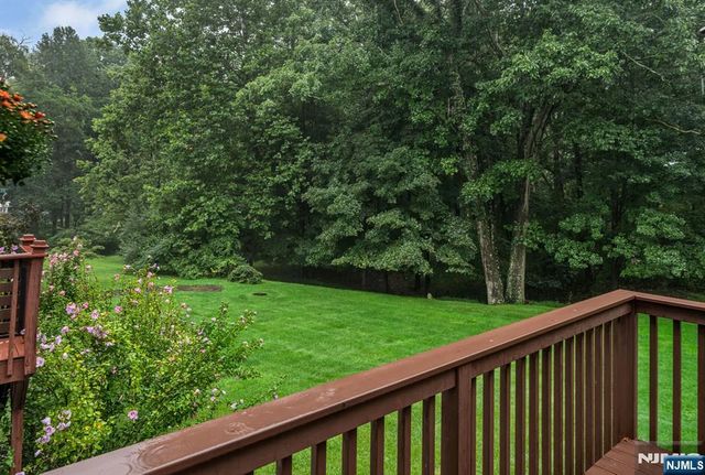 4 Kingsley Evans Circle, Oakland, NJ 07436