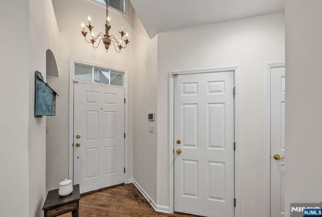 4 Kingsley Evans Circle, Oakland, NJ 07436