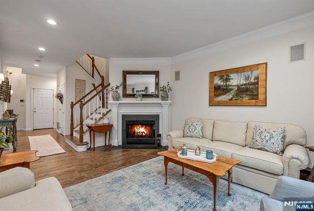 4 Kingsley Evans Circle, Oakland, NJ 07436