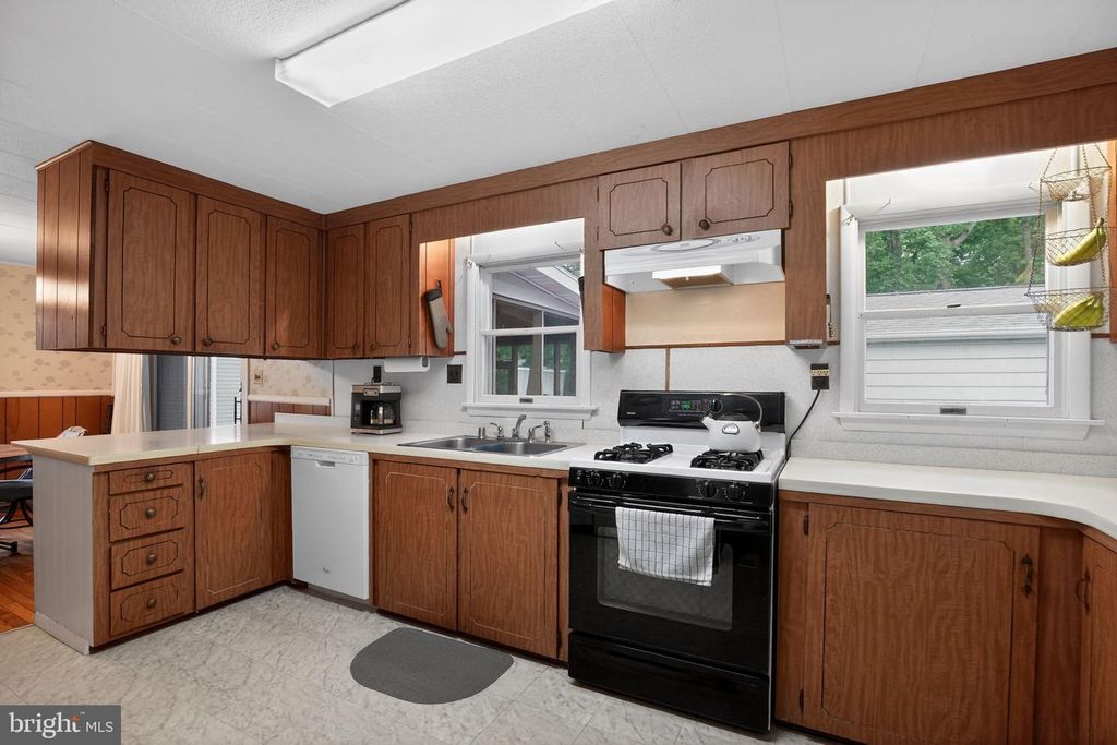 Image 11 of property listing at 6070 HILL RD, Saint Leonard, MD 20685