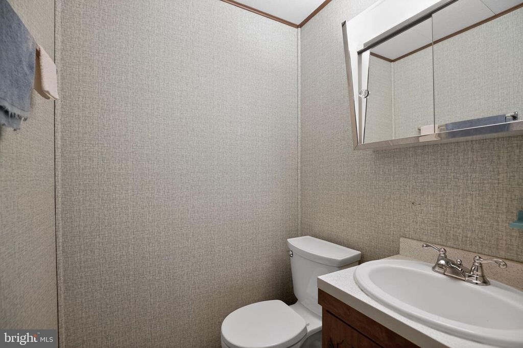 Image 17 of property listing at 6070 HILL RD, Saint Leonard, MD 20685