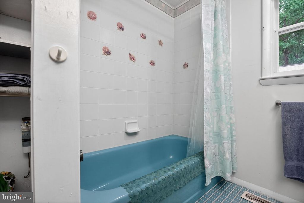 Image 23 of property listing at 6070 HILL RD, Saint Leonard, MD 20685