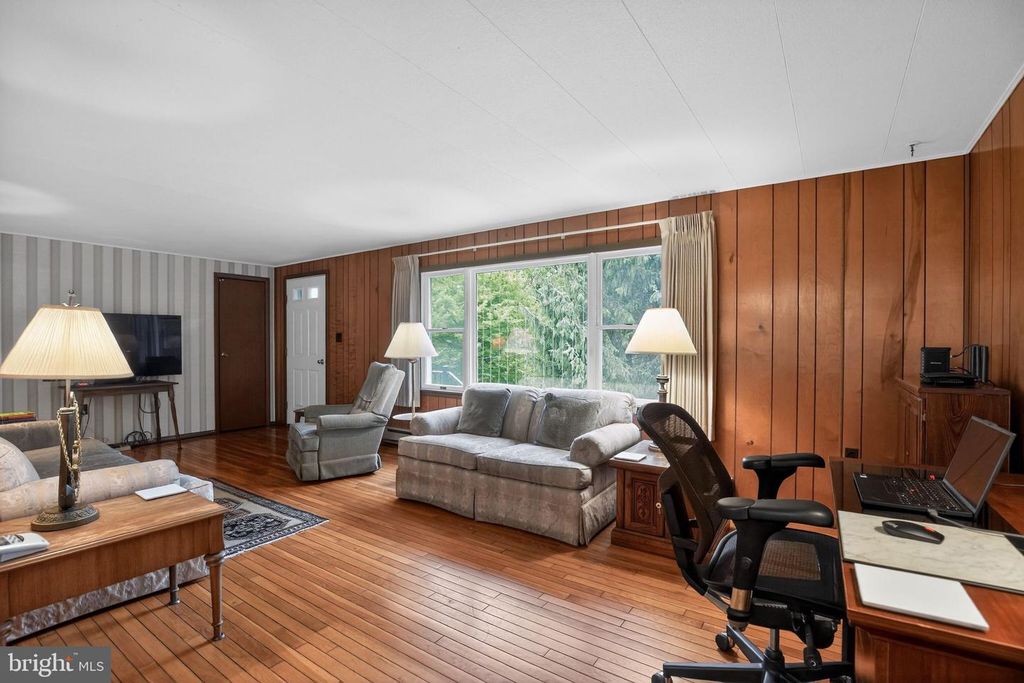 Image 5 of property listing at 6070 HILL RD, Saint Leonard, MD 20685