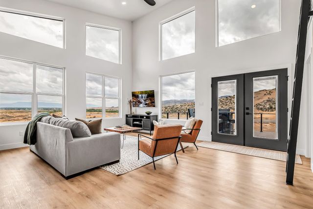 1260 Hawkeye Road, Loma, CO 81524