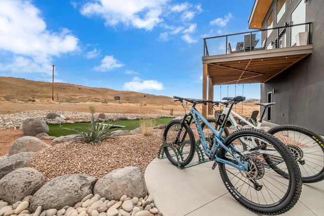 1260 Hawkeye Road, Loma, CO 81524