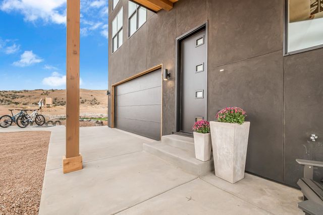 1260 Hawkeye Road, Loma, CO 81524