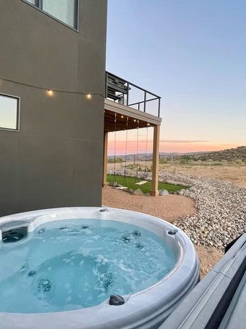 1260 Hawkeye Road, Loma, CO 81524