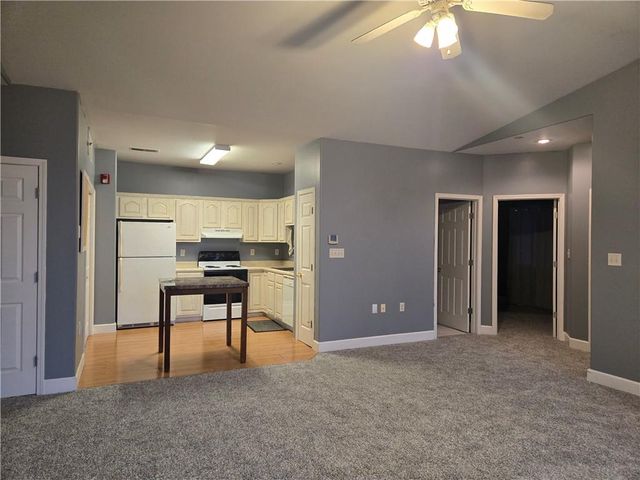 17201 E 32nd Street 9, Independence, MO 64055