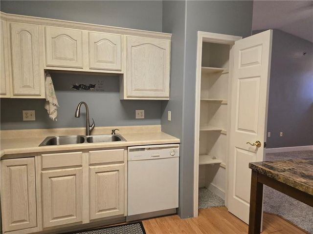 17201 E 32nd Street 9, Independence, MO 64055