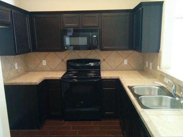 149 Creekside Villa DR, Kyle, TX 78640