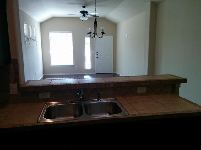 149 Creekside Villa DR, Kyle, TX 78640