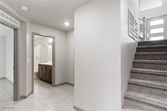 8176 Caldera Creek Street, Las Vegas, NV 89113