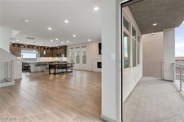 8176 Caldera Creek Street, Las Vegas, NV 89113