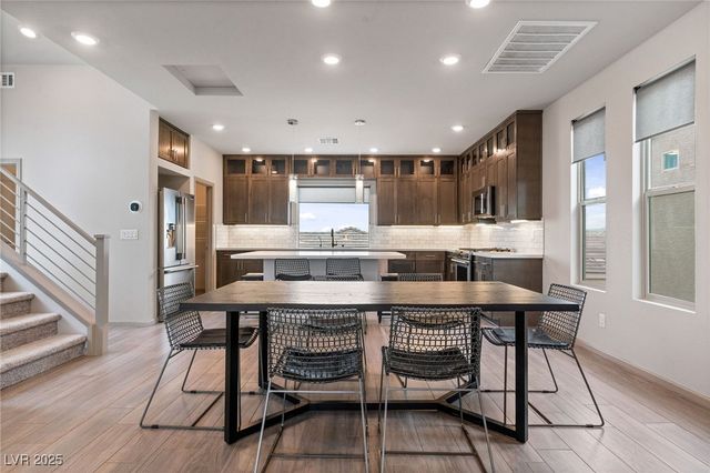 8176 Caldera Creek Street, Las Vegas, NV 89113