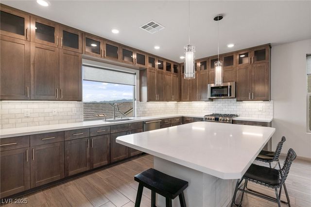 8176 Caldera Creek Street, Las Vegas, NV 89113