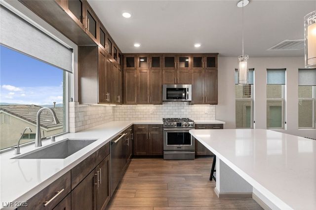 8176 Caldera Creek Street, Las Vegas, NV 89113