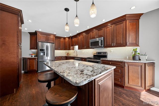 14991 Broadmont Drive, Chesterfield, MO 63017