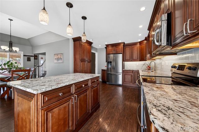 14991 Broadmont Drive, Chesterfield, MO 63017