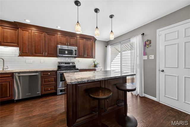 14991 Broadmont Drive, Chesterfield, MO 63017