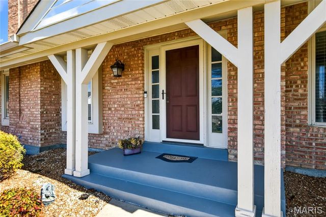 14991 Broadmont Drive, Chesterfield, MO 63017