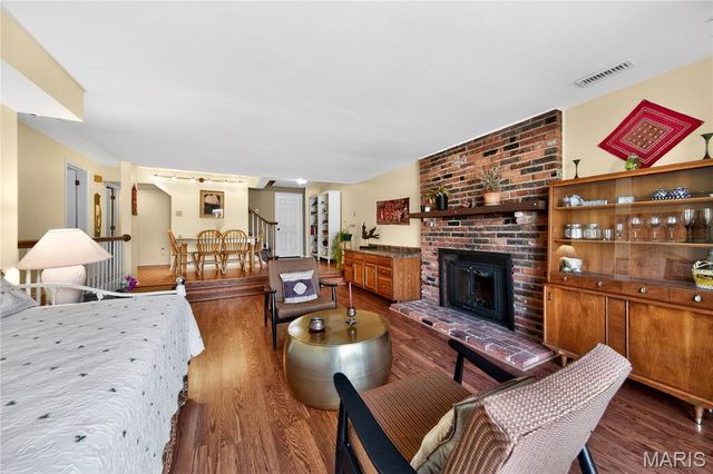 14991 Broadmont Drive, Chesterfield, MO 63017