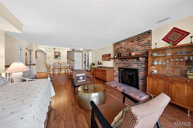 14991 Broadmont Drive, Chesterfield, MO 63017